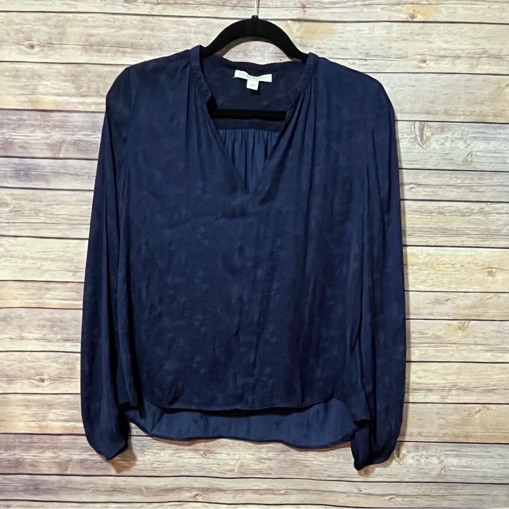 ⭐️ Chelsea & Violet Blouse Blue Brocade V neck Size Small A2